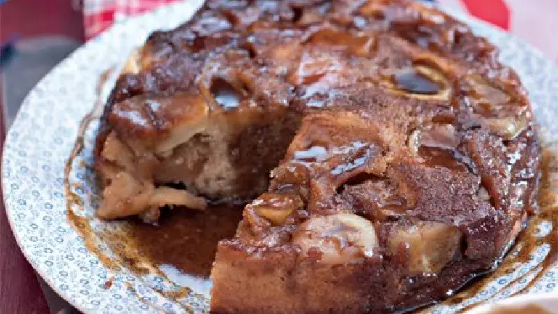 Obrácený jablečný koláč