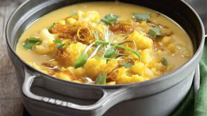 Květáková kari polévka