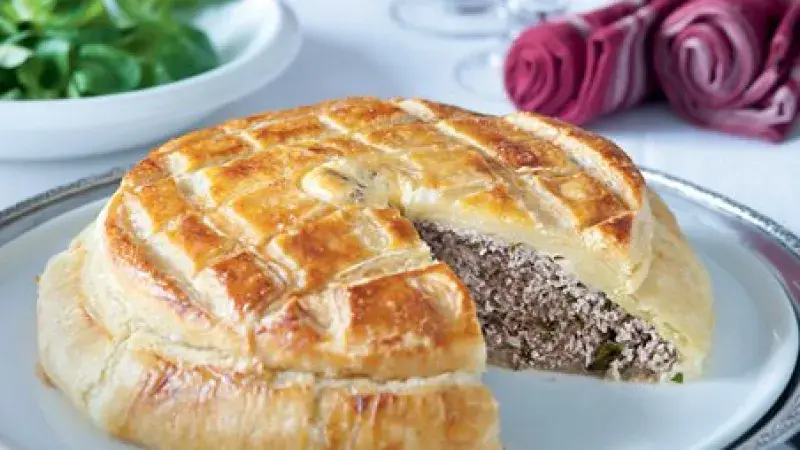 Koláč s telecím masem a houbami