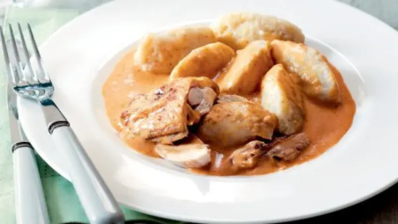 Kuře na paprice s máslovými noky