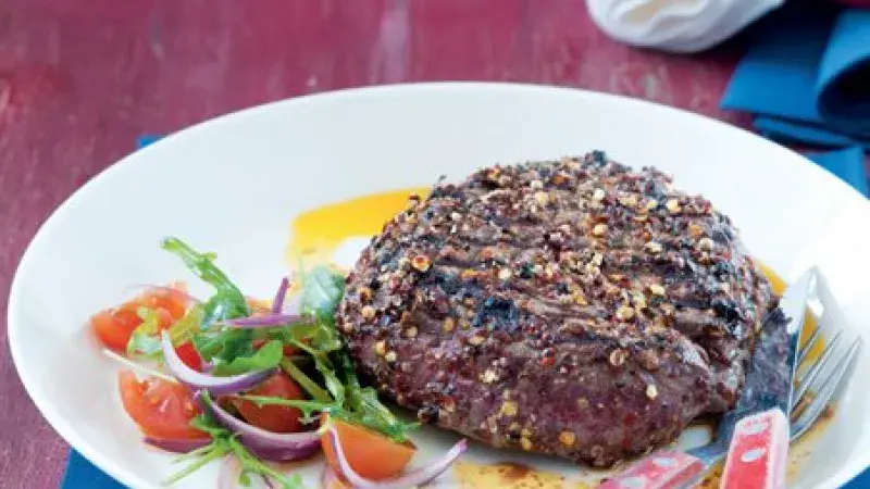 Koriandrový steak se zeleninovým salátem