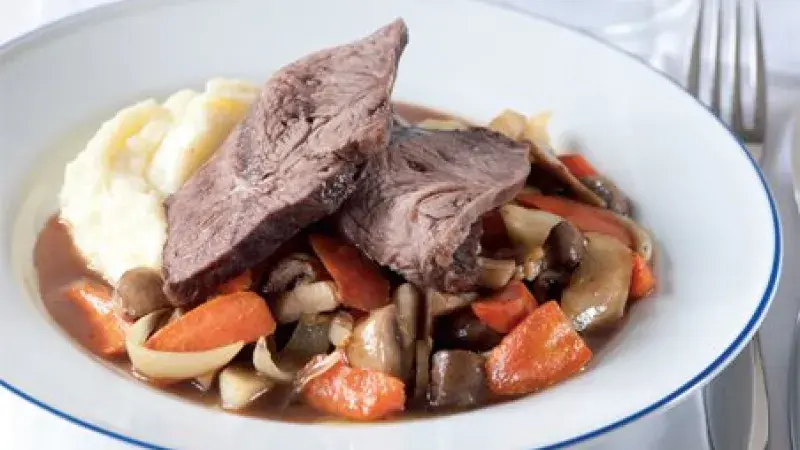 Loupaná plec s bramborovou kaší