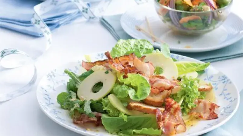 Čočkový salát se zeleninou, fetou a koriandrem