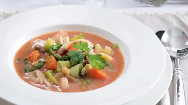 Fazolovozeleninová polévka s nudlemi