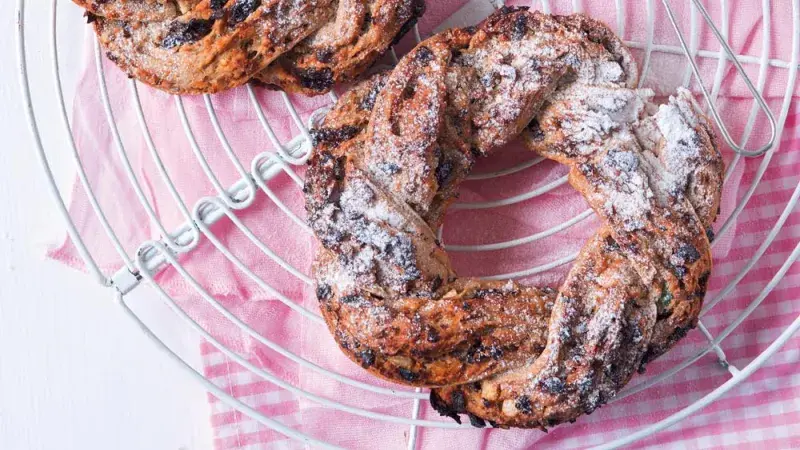 Velikonoční věnečky se sušeným ovocem