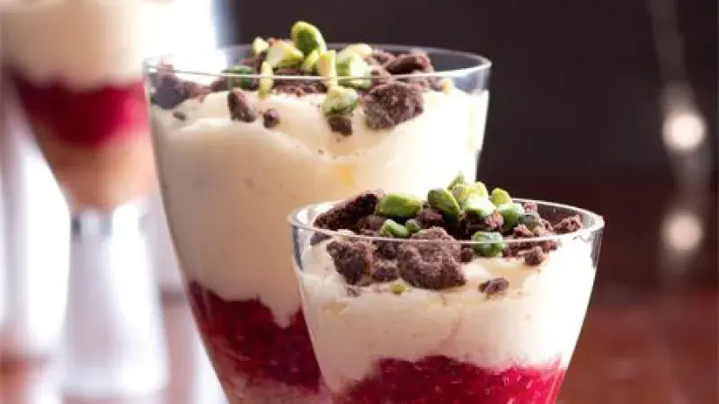 Malinové tiramisu s pistáciemi