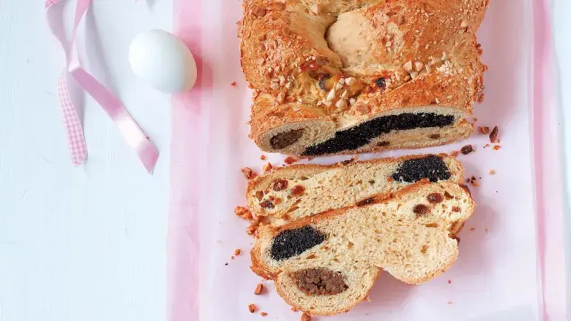 Velikonoční cop s trojí náplní