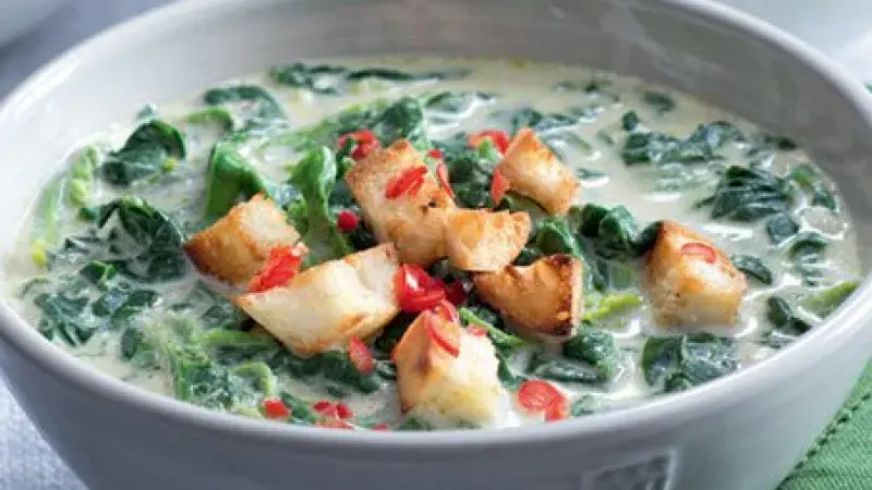 Špenátová polévka s kokosovým mlékem