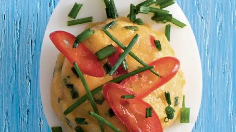 Plněné vejce s čedarem a chilli