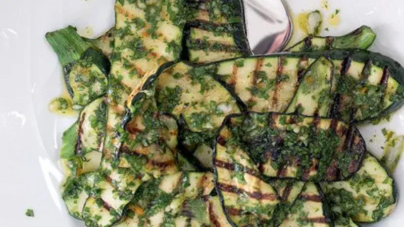 Grilované cukety s česnekem