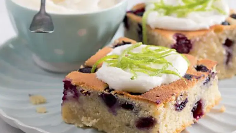 Borůvková buchta s limetovou polevou