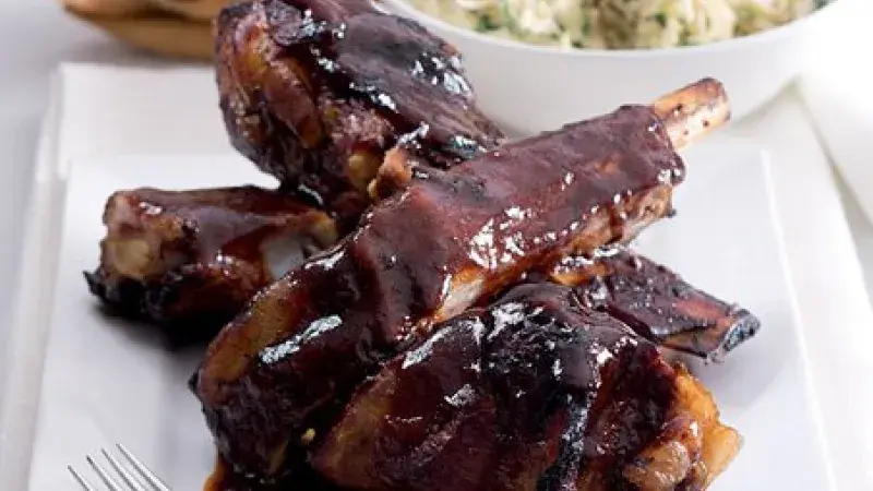 Hovězí žebro BBQ s celerovým salátem