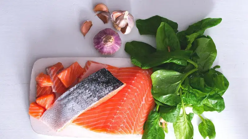 3 ingredience, 3 jídla: losos, špenát & česnek