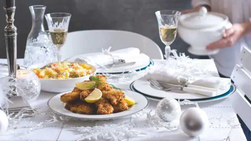 Kapr z trouby v citronové strouhance a bramborový salát