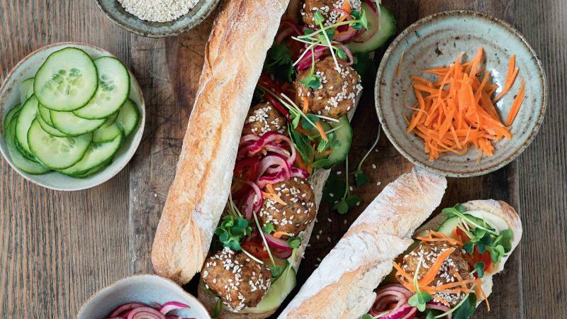 Asijské krůtí masové koule à la bánh mì