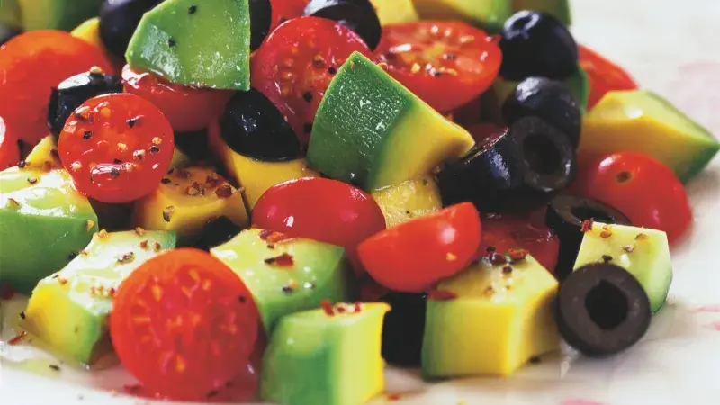 Avokádový salát s cherry rajčaty