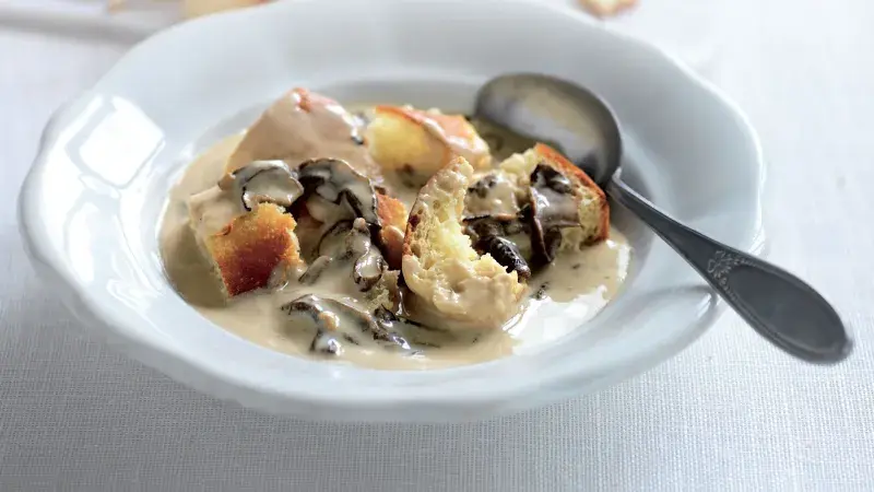 Houbová omáčka a bacán