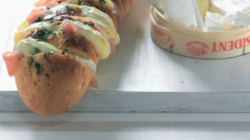 Bageta s bylinkovým máslem