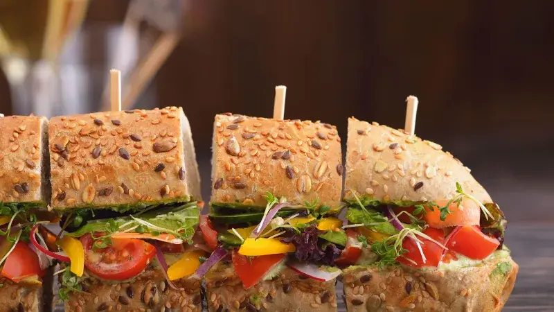 Bageta s marinovanou zeleninou 