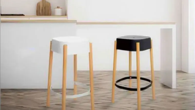 Barová židle jako součást domácnosti? Jaké má výhody?