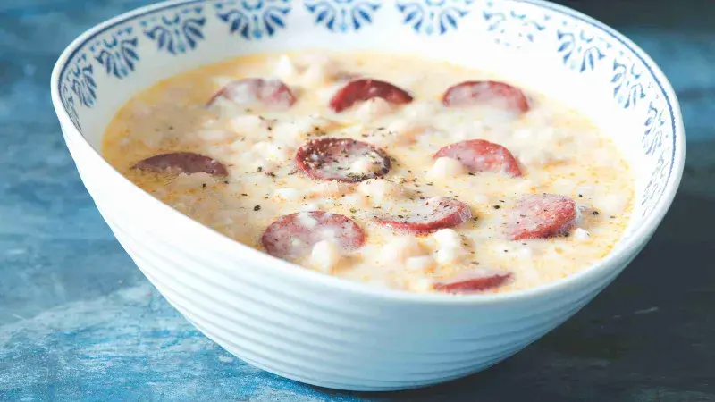 Bílá fazolová polévka s klobásou podle dědy Emila