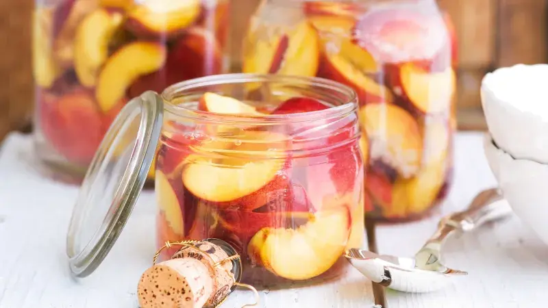 broskve s šampaňském želé