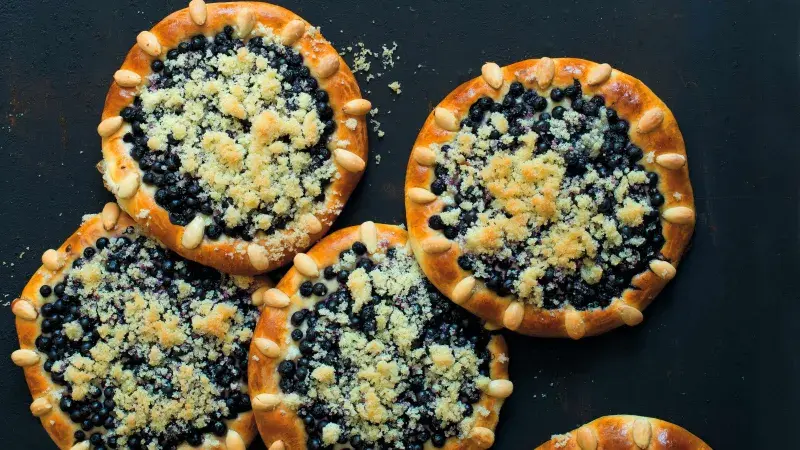 Borůvkové koláče s drobenkou