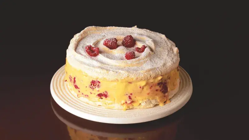 Pusinkový dort s mangem a malinami