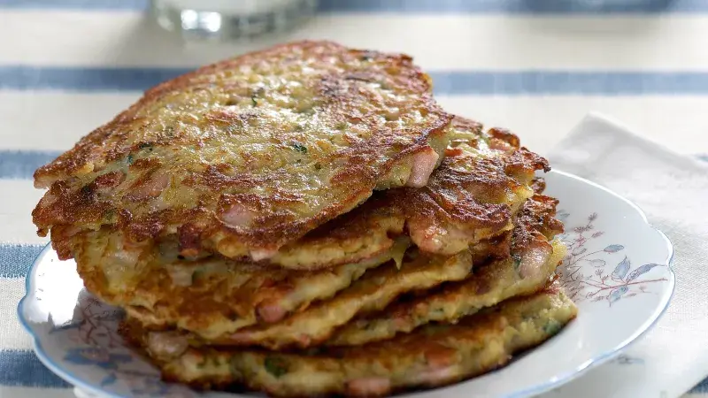 Bramboráky s uzeným masem