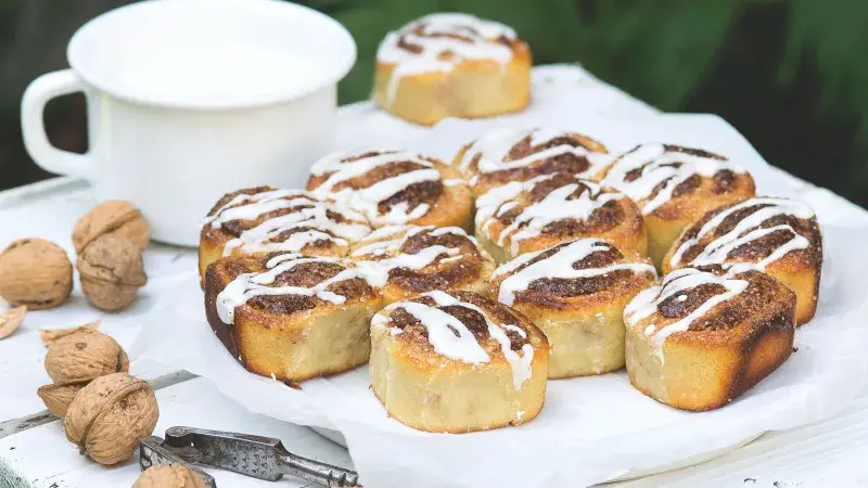 Šneci s ořechy a rumovou polevou