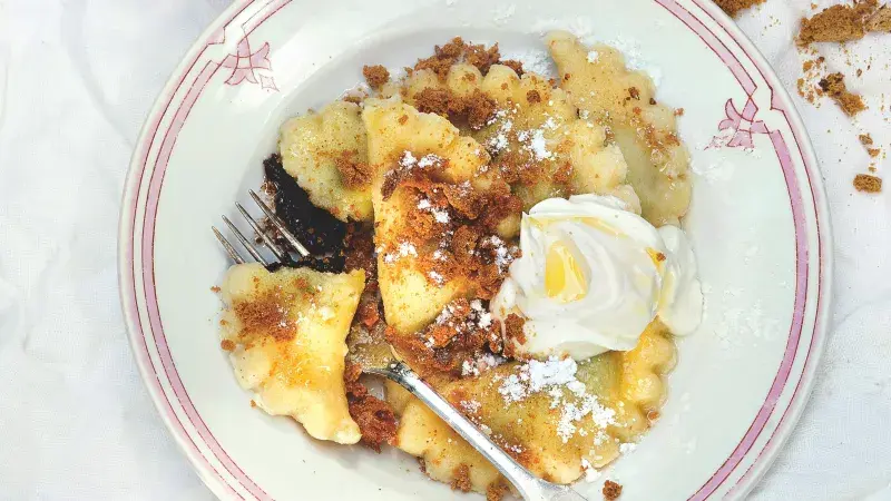 Povidlové taštičky sypané perníkem & tvarohový krém