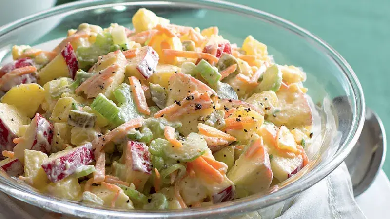 Bramborový salát s řapíkatým celerem