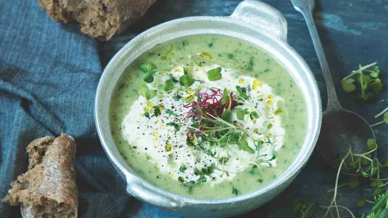 Brokolicová polévka s celerem