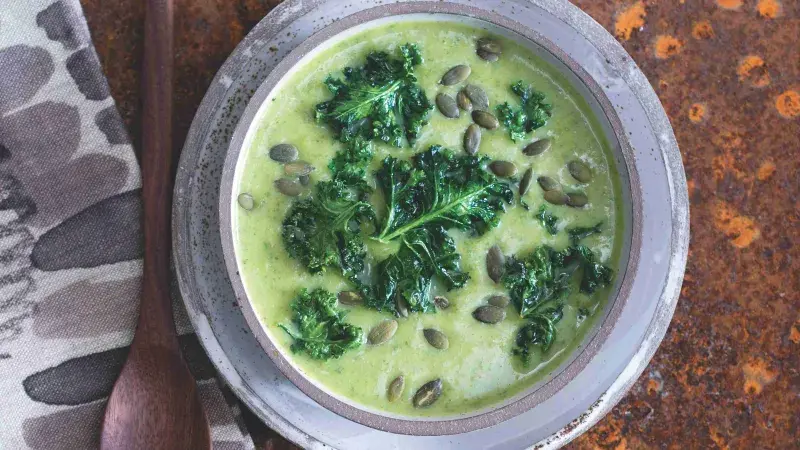 Brokolicová polévka s kadeřávkem