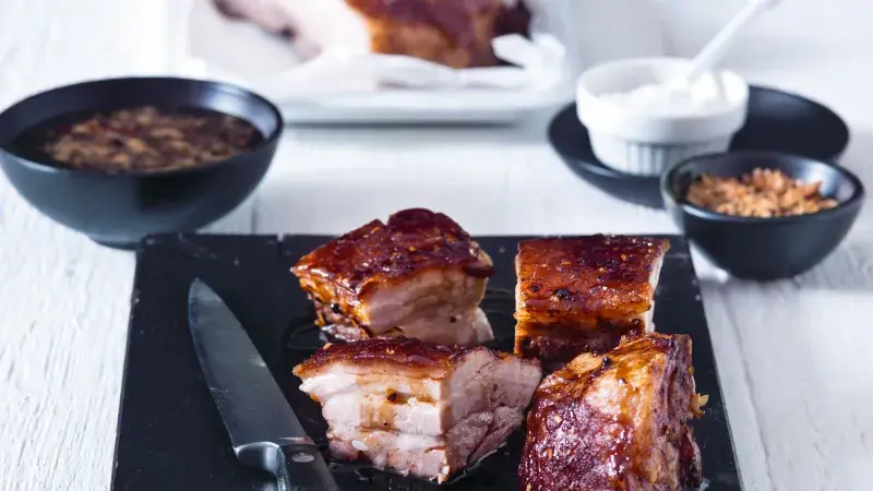 Bůček na sečuánském a růžovém pepři & karamel