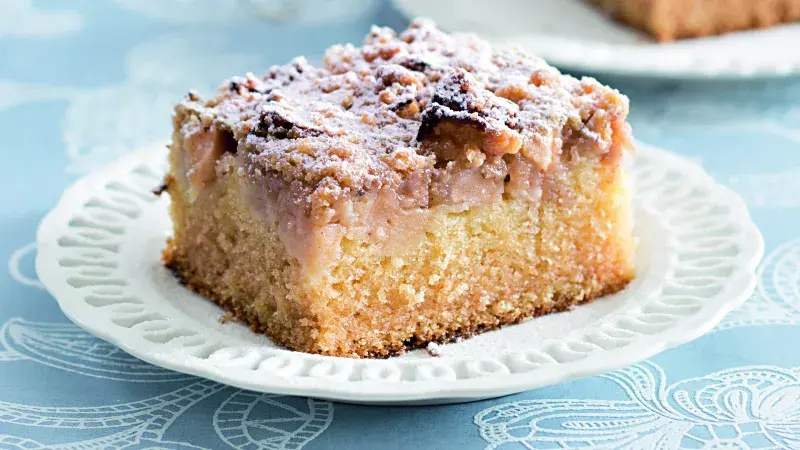 Jogurtový koláč s jablky a drobenkou