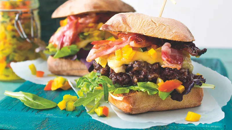 Burgery s cuketovým relishem