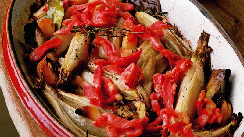 Čekanka zapečená s tymiánem a slaninou