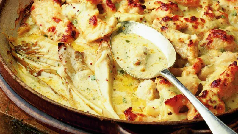 Zapečená čekanka s kuřetem v hořčičné omáčce