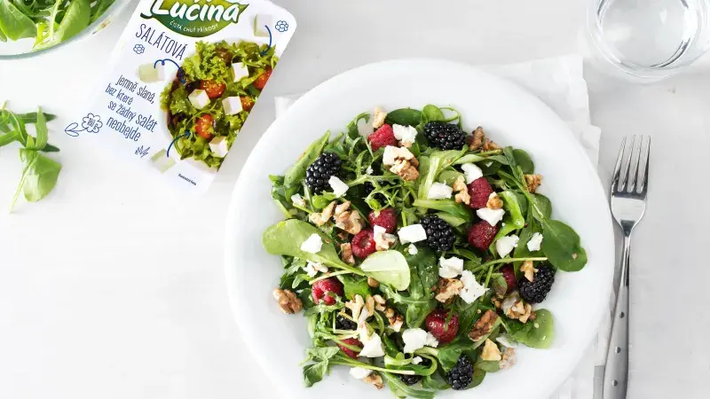 Salát s lesním ovocem a Lučinou salátovou