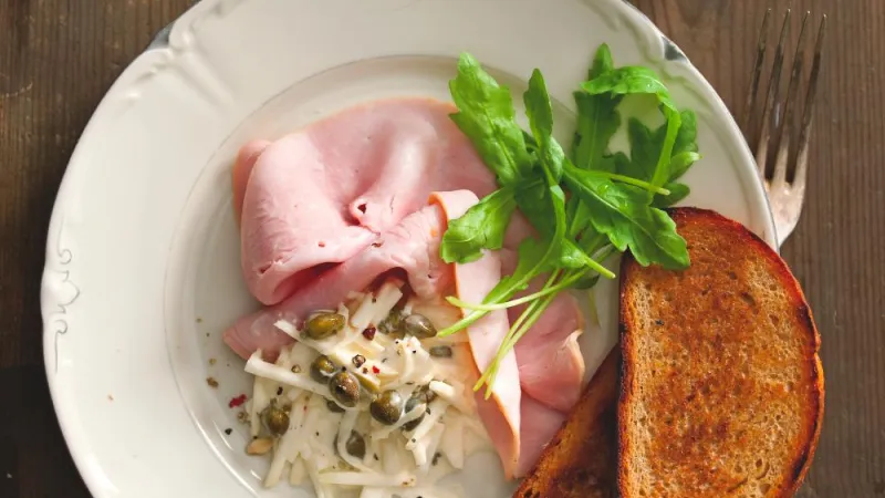 Celerová remuláda v šunkových kornoutcích