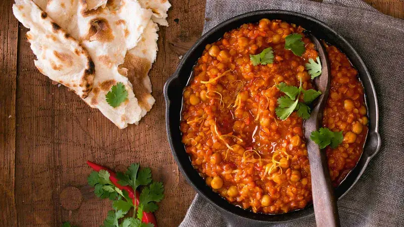 Červenočočkový dhal s cizrnou