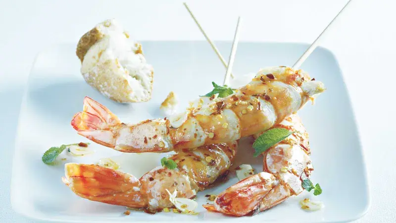 Česnekové krevety na špízu