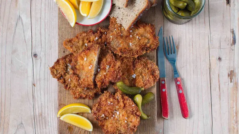 Česnekové řízky z krkovice v trojobalu