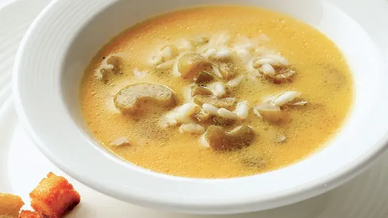 Česnekovo-šafránová polévka