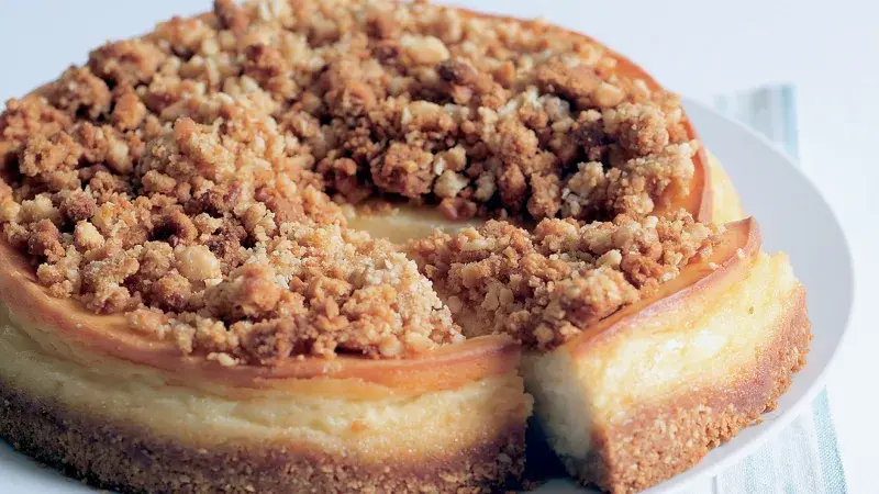Cheesecake s ořechovou posypkou