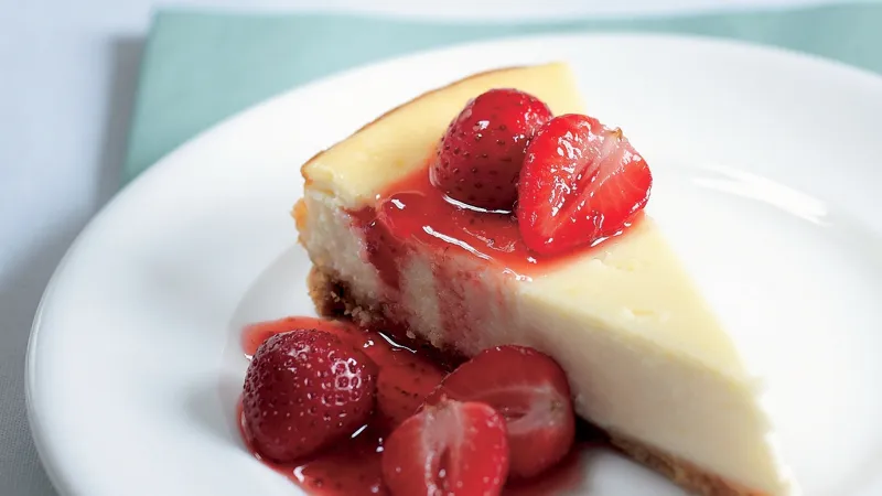 Cheesecake s rozpečenými jahodami