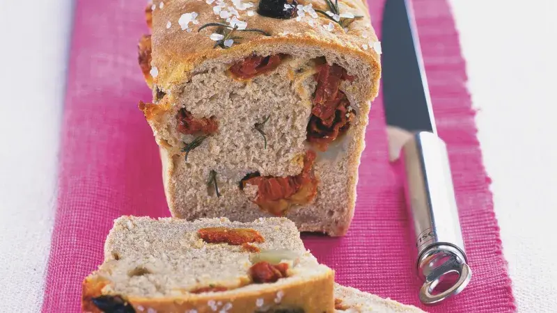 Chléb se sušenými rajčaty