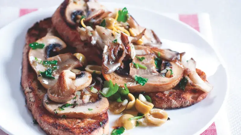 Chleba s houbami a olivovou gremolatou