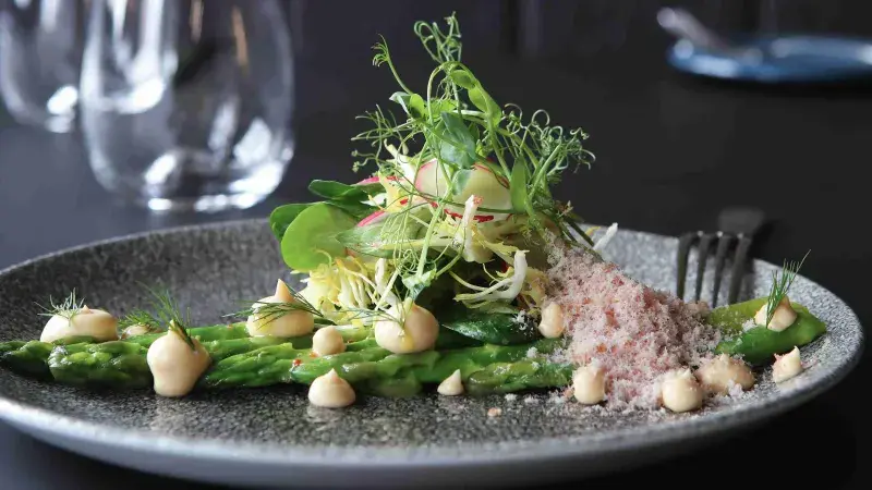 Chřest se spáleným máslem